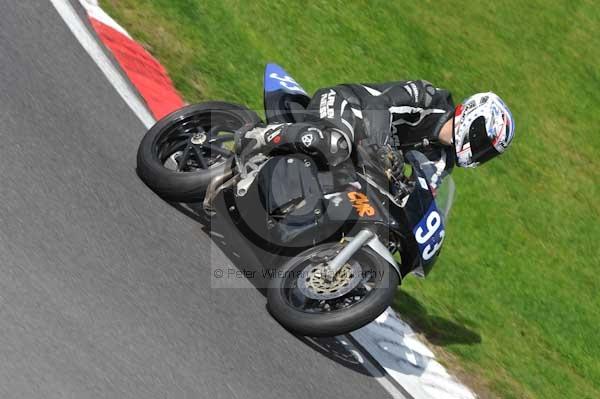 Motorcycle action photographs;cadwell;cadwell park photographs;event digital images;eventdigitalimages;motor racing louth lincolnshire;no limits trackday;peter wileman photography;trackday;trackday digital images;trackday photos