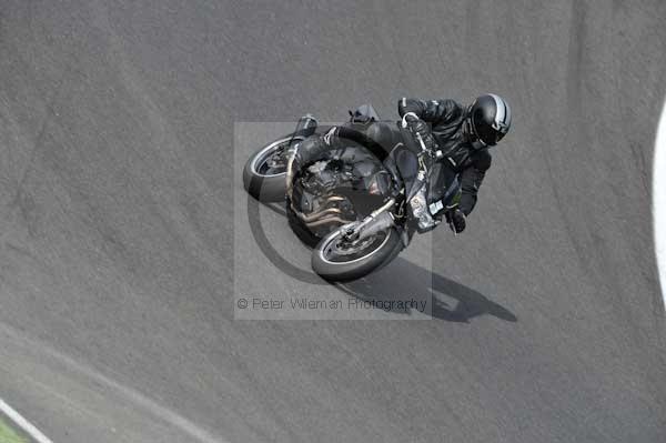 Motorcycle action photographs;cadwell;cadwell park photographs;event digital images;eventdigitalimages;motor racing louth lincolnshire;no limits trackday;peter wileman photography;trackday;trackday digital images;trackday photos