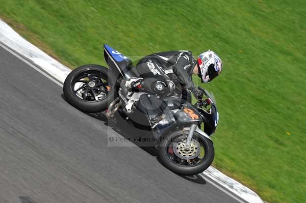 Motorcycle action photographs;cadwell;cadwell park photographs;event digital images;eventdigitalimages;motor racing louth lincolnshire;no limits trackday;peter wileman photography;trackday;trackday digital images;trackday photos