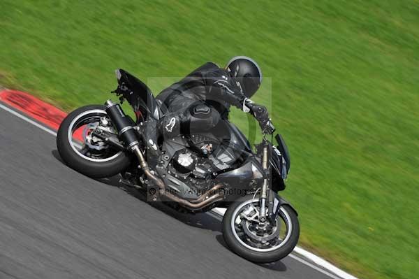 Motorcycle action photographs;cadwell;cadwell park photographs;event digital images;eventdigitalimages;motor racing louth lincolnshire;no limits trackday;peter wileman photography;trackday;trackday digital images;trackday photos