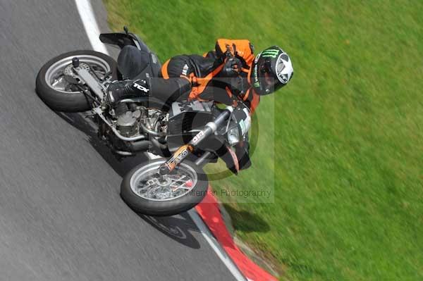 Motorcycle action photographs;cadwell;cadwell park photographs;event digital images;eventdigitalimages;motor racing louth lincolnshire;no limits trackday;peter wileman photography;trackday;trackday digital images;trackday photos