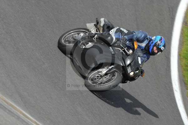 Motorcycle action photographs;cadwell;cadwell park photographs;event digital images;eventdigitalimages;motor racing louth lincolnshire;no limits trackday;peter wileman photography;trackday;trackday digital images;trackday photos