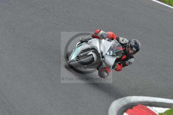 Motorcycle action photographs;cadwell;cadwell park photographs;event digital images;eventdigitalimages;motor racing louth lincolnshire;no limits trackday;peter wileman photography;trackday;trackday digital images;trackday photos