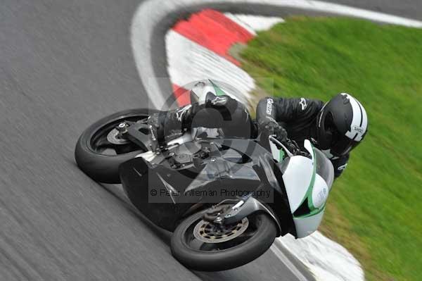 Motorcycle action photographs;cadwell;cadwell park photographs;event digital images;eventdigitalimages;motor racing louth lincolnshire;no limits trackday;peter wileman photography;trackday;trackday digital images;trackday photos