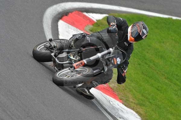 Motorcycle action photographs;cadwell;cadwell park photographs;event digital images;eventdigitalimages;motor racing louth lincolnshire;no limits trackday;peter wileman photography;trackday;trackday digital images;trackday photos