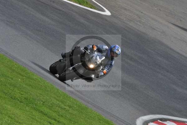 Motorcycle action photographs;cadwell;cadwell park photographs;event digital images;eventdigitalimages;motor racing louth lincolnshire;no limits trackday;peter wileman photography;trackday;trackday digital images;trackday photos