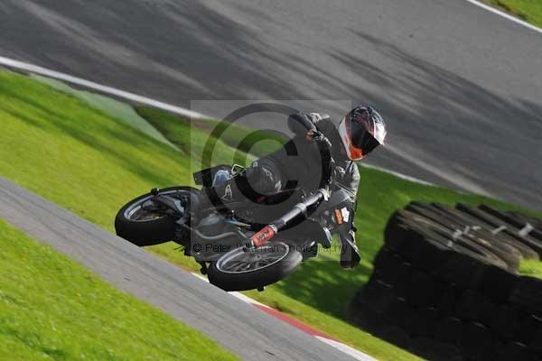 Motorcycle action photographs;cadwell;cadwell park photographs;event digital images;eventdigitalimages;motor racing louth lincolnshire;no limits trackday;peter wileman photography;trackday;trackday digital images;trackday photos