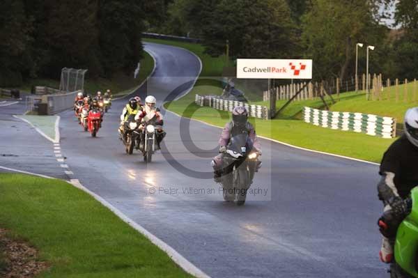 Motorcycle action photographs;cadwell;cadwell park photographs;event digital images;eventdigitalimages;motor racing louth lincolnshire;no limits trackday;peter wileman photography;trackday;trackday digital images;trackday photos