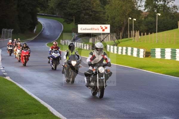 Motorcycle action photographs;cadwell;cadwell park photographs;event digital images;eventdigitalimages;motor racing louth lincolnshire;no limits trackday;peter wileman photography;trackday;trackday digital images;trackday photos