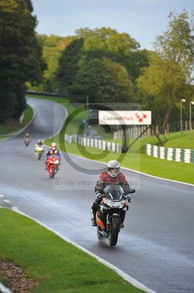 Motorcycle action photographs;cadwell;cadwell park photographs;event digital images;eventdigitalimages;motor racing louth lincolnshire;no limits trackday;peter wileman photography;trackday;trackday digital images;trackday photos
