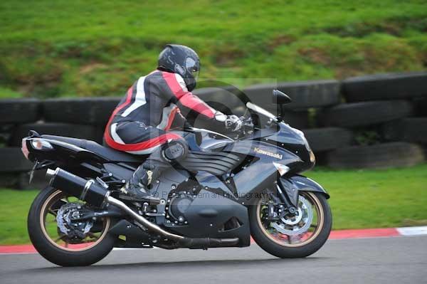Motorcycle action photographs;cadwell;cadwell park photographs;event digital images;eventdigitalimages;motor racing louth lincolnshire;no limits trackday;peter wileman photography;trackday;trackday digital images;trackday photos