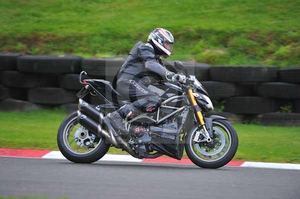Motorcycle action photographs;cadwell;cadwell park photographs;event digital images;eventdigitalimages;motor racing louth lincolnshire;no limits trackday;peter wileman photography;trackday;trackday digital images;trackday photos