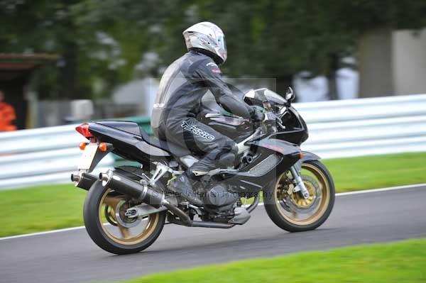 Motorcycle action photographs;cadwell;cadwell park photographs;event digital images;eventdigitalimages;motor racing louth lincolnshire;no limits trackday;peter wileman photography;trackday;trackday digital images;trackday photos