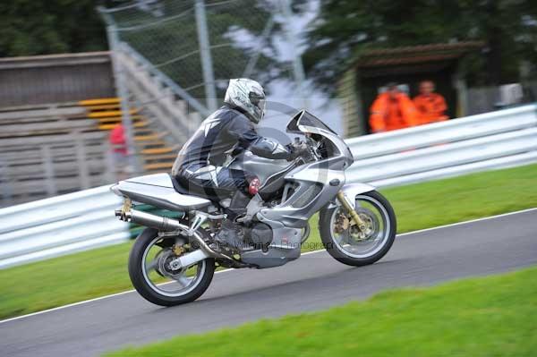 Motorcycle action photographs;cadwell;cadwell park photographs;event digital images;eventdigitalimages;motor racing louth lincolnshire;no limits trackday;peter wileman photography;trackday;trackday digital images;trackday photos