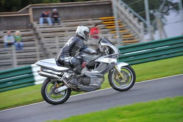 Motorcycle action photographs;cadwell;cadwell park photographs;event digital images;eventdigitalimages;motor racing louth lincolnshire;no limits trackday;peter wileman photography;trackday;trackday digital images;trackday photos