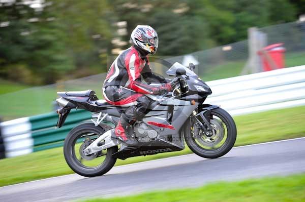 Motorcycle action photographs;cadwell;cadwell park photographs;event digital images;eventdigitalimages;motor racing louth lincolnshire;no limits trackday;peter wileman photography;trackday;trackday digital images;trackday photos