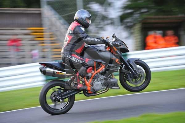 Motorcycle action photographs;cadwell;cadwell park photographs;event digital images;eventdigitalimages;motor racing louth lincolnshire;no limits trackday;peter wileman photography;trackday;trackday digital images;trackday photos