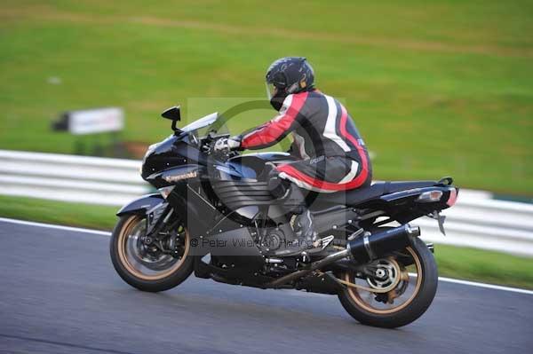 Motorcycle action photographs;cadwell;cadwell park photographs;event digital images;eventdigitalimages;motor racing louth lincolnshire;no limits trackday;peter wileman photography;trackday;trackday digital images;trackday photos