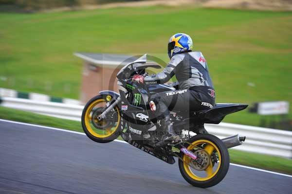 Motorcycle action photographs;cadwell;cadwell park photographs;event digital images;eventdigitalimages;motor racing louth lincolnshire;no limits trackday;peter wileman photography;trackday;trackday digital images;trackday photos