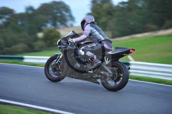 Motorcycle action photographs;cadwell;cadwell park photographs;event digital images;eventdigitalimages;motor racing louth lincolnshire;no limits trackday;peter wileman photography;trackday;trackday digital images;trackday photos