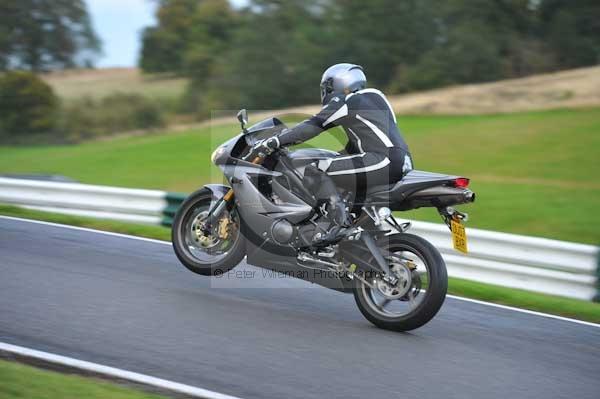Motorcycle action photographs;cadwell;cadwell park photographs;event digital images;eventdigitalimages;motor racing louth lincolnshire;no limits trackday;peter wileman photography;trackday;trackday digital images;trackday photos