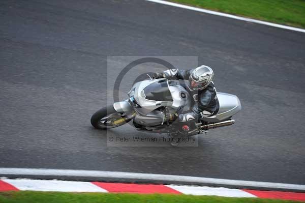 Motorcycle action photographs;cadwell;cadwell park photographs;event digital images;eventdigitalimages;motor racing louth lincolnshire;no limits trackday;peter wileman photography;trackday;trackday digital images;trackday photos
