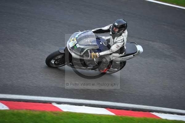 Motorcycle action photographs;cadwell;cadwell park photographs;event digital images;eventdigitalimages;motor racing louth lincolnshire;no limits trackday;peter wileman photography;trackday;trackday digital images;trackday photos