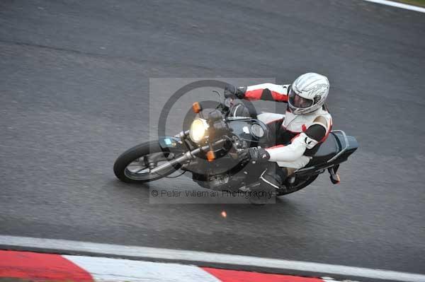 Motorcycle action photographs;cadwell;cadwell park photographs;event digital images;eventdigitalimages;motor racing louth lincolnshire;no limits trackday;peter wileman photography;trackday;trackday digital images;trackday photos