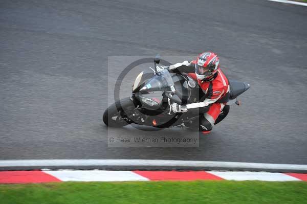 Motorcycle action photographs;cadwell;cadwell park photographs;event digital images;eventdigitalimages;motor racing louth lincolnshire;no limits trackday;peter wileman photography;trackday;trackday digital images;trackday photos