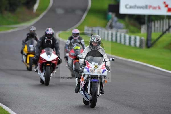 Motorcycle action photographs;cadwell;cadwell park photographs;event digital images;eventdigitalimages;motor racing louth lincolnshire;no limits trackday;peter wileman photography;trackday;trackday digital images;trackday photos