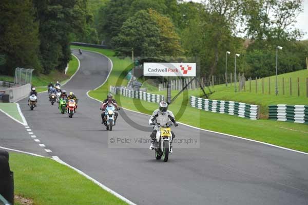 Motorcycle action photographs;cadwell;cadwell park photographs;event digital images;eventdigitalimages;motor racing louth lincolnshire;no limits trackday;peter wileman photography;trackday;trackday digital images;trackday photos