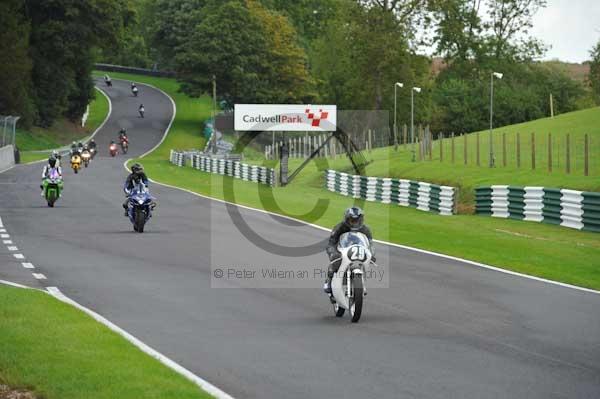 Motorcycle action photographs;cadwell;cadwell park photographs;event digital images;eventdigitalimages;motor racing louth lincolnshire;no limits trackday;peter wileman photography;trackday;trackday digital images;trackday photos