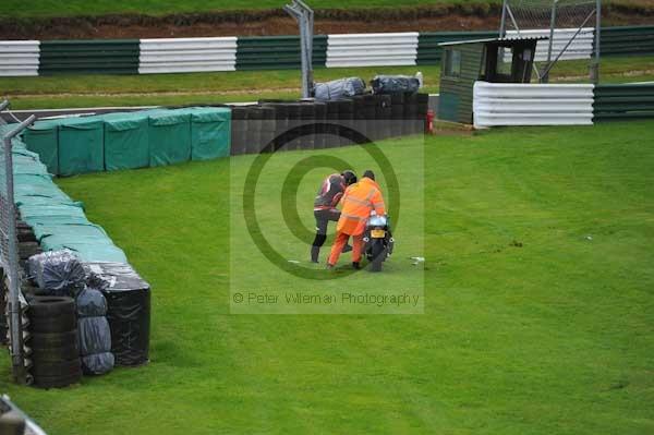 Motorcycle action photographs;cadwell;cadwell park photographs;event digital images;eventdigitalimages;motor racing louth lincolnshire;no limits trackday;peter wileman photography;trackday;trackday digital images;trackday photos