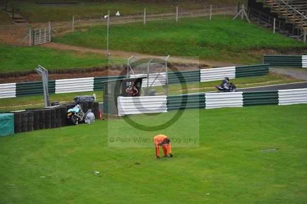 Motorcycle action photographs;cadwell;cadwell park photographs;event digital images;eventdigitalimages;motor racing louth lincolnshire;no limits trackday;peter wileman photography;trackday;trackday digital images;trackday photos