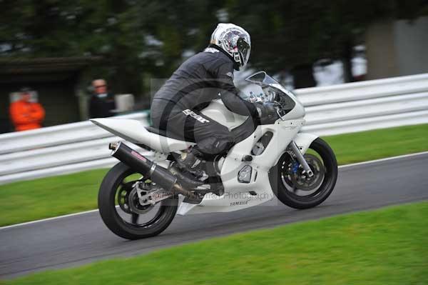 Motorcycle action photographs;cadwell;cadwell park photographs;event digital images;eventdigitalimages;motor racing louth lincolnshire;no limits trackday;peter wileman photography;trackday;trackday digital images;trackday photos