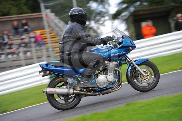 Motorcycle action photographs;cadwell;cadwell park photographs;event digital images;eventdigitalimages;motor racing louth lincolnshire;no limits trackday;peter wileman photography;trackday;trackday digital images;trackday photos