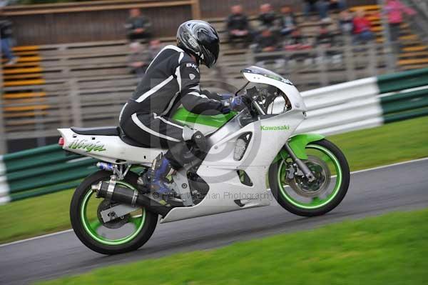 Motorcycle action photographs;cadwell;cadwell park photographs;event digital images;eventdigitalimages;motor racing louth lincolnshire;no limits trackday;peter wileman photography;trackday;trackday digital images;trackday photos