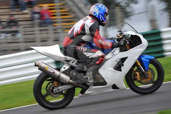 Motorcycle action photographs;cadwell;cadwell park photographs;event digital images;eventdigitalimages;motor racing louth lincolnshire;no limits trackday;peter wileman photography;trackday;trackday digital images;trackday photos