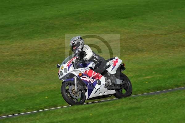 Motorcycle action photographs;cadwell;cadwell park photographs;event digital images;eventdigitalimages;motor racing louth lincolnshire;no limits trackday;peter wileman photography;trackday;trackday digital images;trackday photos