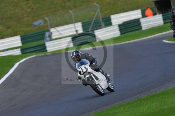 Motorcycle action photographs;cadwell;cadwell park photographs;event digital images;eventdigitalimages;motor racing louth lincolnshire;no limits trackday;peter wileman photography;trackday;trackday digital images;trackday photos