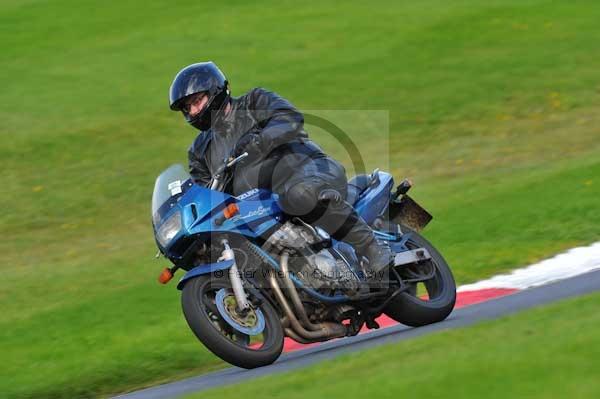 Motorcycle action photographs;cadwell;cadwell park photographs;event digital images;eventdigitalimages;motor racing louth lincolnshire;no limits trackday;peter wileman photography;trackday;trackday digital images;trackday photos