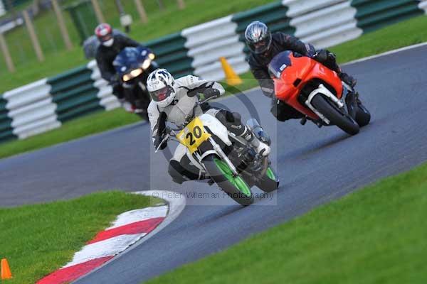 Motorcycle action photographs;cadwell;cadwell park photographs;event digital images;eventdigitalimages;motor racing louth lincolnshire;no limits trackday;peter wileman photography;trackday;trackday digital images;trackday photos