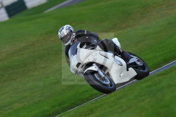 Motorcycle action photographs;cadwell;cadwell park photographs;event digital images;eventdigitalimages;motor racing louth lincolnshire;no limits trackday;peter wileman photography;trackday;trackday digital images;trackday photos