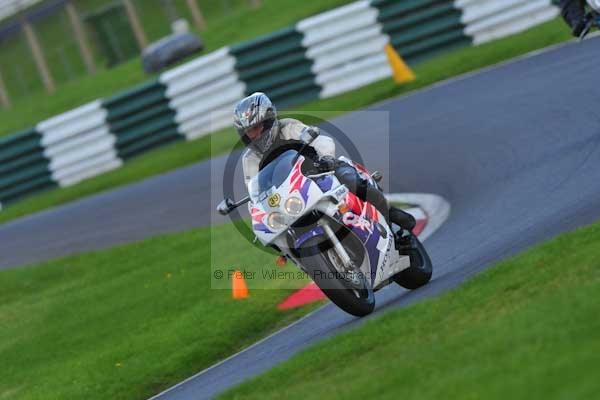 Motorcycle action photographs;cadwell;cadwell park photographs;event digital images;eventdigitalimages;motor racing louth lincolnshire;no limits trackday;peter wileman photography;trackday;trackday digital images;trackday photos