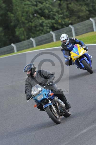 Motorcycle action photographs;cadwell;cadwell park photographs;event digital images;eventdigitalimages;motor racing louth lincolnshire;no limits trackday;peter wileman photography;trackday;trackday digital images;trackday photos