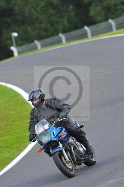 Motorcycle action photographs;cadwell;cadwell park photographs;event digital images;eventdigitalimages;motor racing louth lincolnshire;no limits trackday;peter wileman photography;trackday;trackday digital images;trackday photos