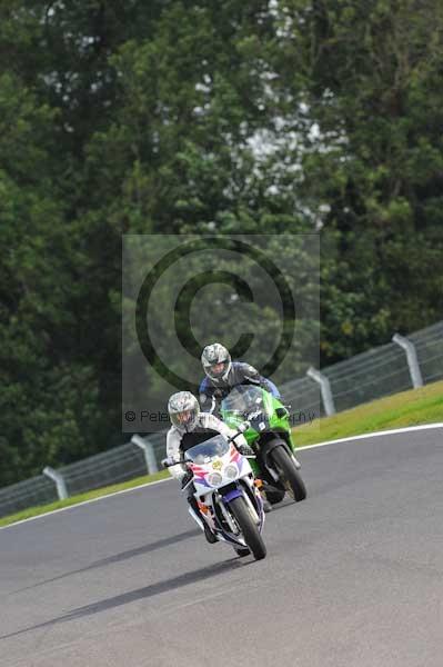 Motorcycle action photographs;cadwell;cadwell park photographs;event digital images;eventdigitalimages;motor racing louth lincolnshire;no limits trackday;peter wileman photography;trackday;trackday digital images;trackday photos