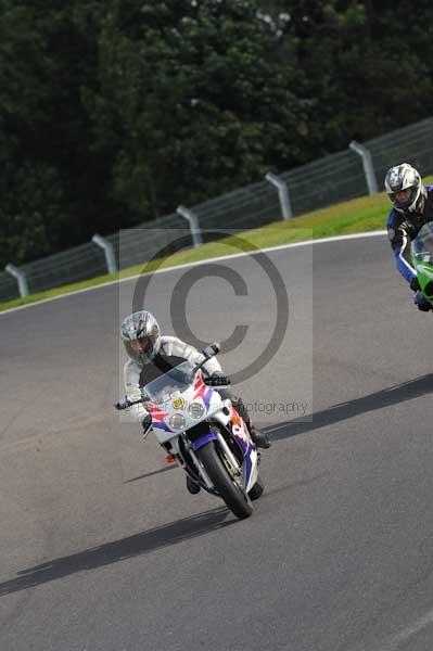 Motorcycle action photographs;cadwell;cadwell park photographs;event digital images;eventdigitalimages;motor racing louth lincolnshire;no limits trackday;peter wileman photography;trackday;trackday digital images;trackday photos