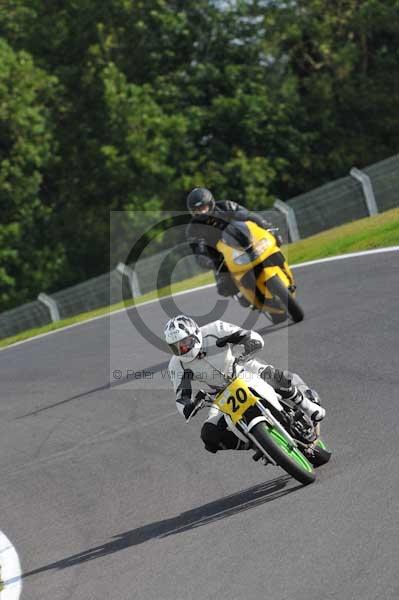 Motorcycle action photographs;cadwell;cadwell park photographs;event digital images;eventdigitalimages;motor racing louth lincolnshire;no limits trackday;peter wileman photography;trackday;trackday digital images;trackday photos