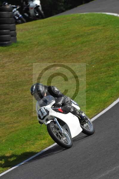 Motorcycle action photographs;cadwell;cadwell park photographs;event digital images;eventdigitalimages;motor racing louth lincolnshire;no limits trackday;peter wileman photography;trackday;trackday digital images;trackday photos